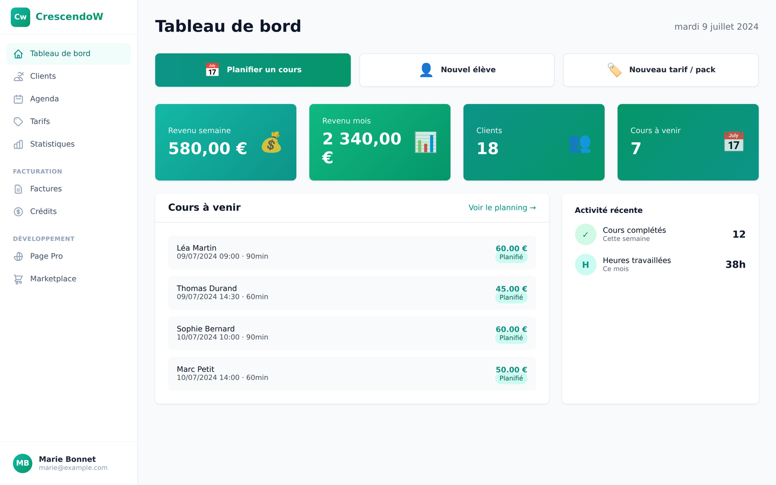 Tableau de bord — stat cards gradient, quick actions, cours à venir, activité récente